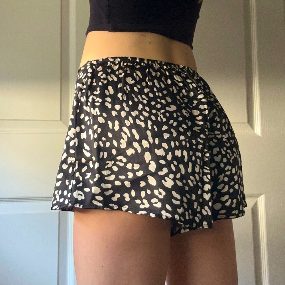 Flowy Shorts - Picture 2 of 2